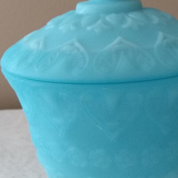 Vintage blue fenton covered dish - Picture 6 of 6